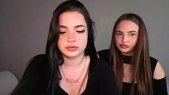 Photos of LisaAndDenis from StripChat is Freechat