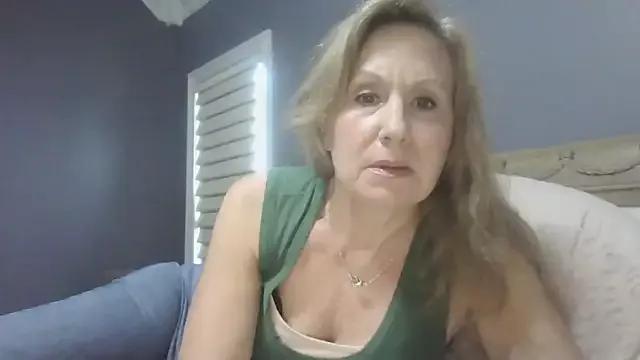 Lisaisluscious from StripChat is Freechat