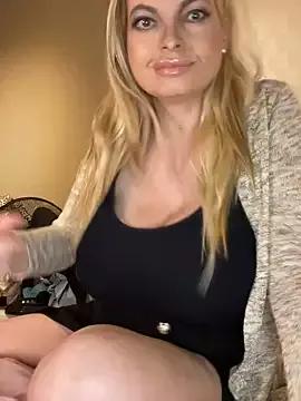 Lisavontease from StripChat is Freechat