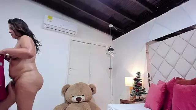 Girls and cam to cam: Watch as these sophisticated entertainers uncover their stunning costumes and curvaceous curves online!