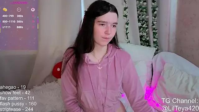 Girls and cam to cam: Watch as these sophisticated entertainers uncover their stunning costumes and curvaceous curves online!