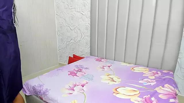 littleblondee from StripChat is Freechat