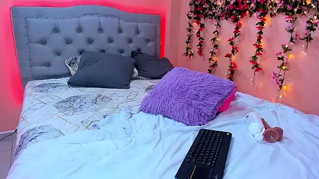 Girls and cam to cam: Watch as these sophisticated entertainers uncover their stunning costumes and curvaceous curves online!