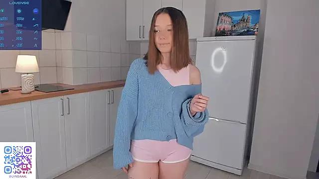 litttle_ladyy from StripChat is Freechat