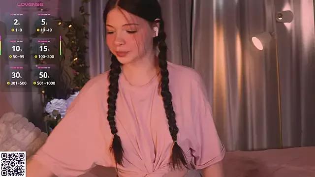 liza_whisky from StripChat is Freechat