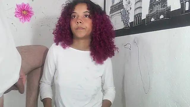Lola-Pretty from StripChat