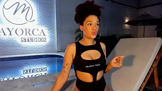 Girls and cam to cam: Watch as these sophisticated entertainers uncover their stunning costumes and curvaceous curves online!