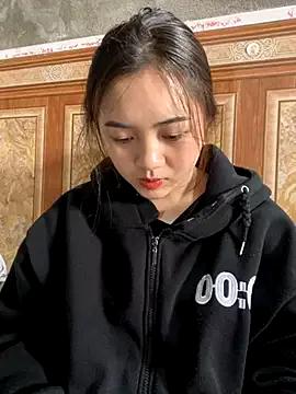 Lonnina from StripChat is Freechat