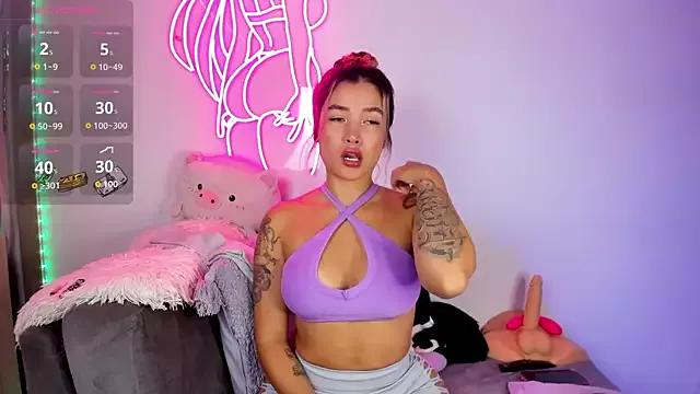 Girls and cam to cam: Watch as these sophisticated entertainers uncover their stunning costumes and curvaceous curves online!