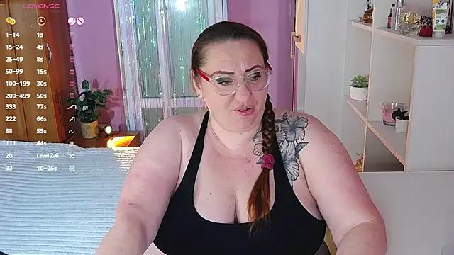 Girls and cam to cam: Watch as these sophisticated entertainers uncover their stunning costumes and curvaceous curves online!