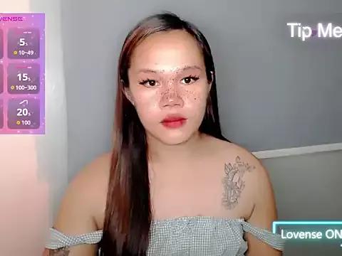 Lovelyariah from StripChat is Freechat
