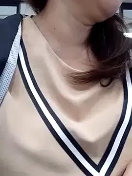 Lovelyebz1108 from StripChat is Freechat