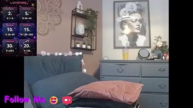 Girls and cam to cam: Watch as these sophisticated entertainers uncover their stunning costumes and curvaceous curves online!