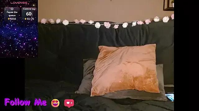 LovelyLucinda from StripChat is Freechat