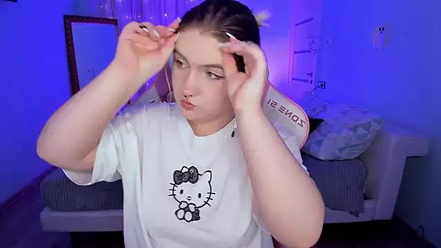 Girls and cam to cam: Watch as these sophisticated entertainers uncover their stunning costumes and curvaceous curves online!