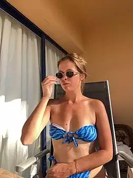 LoveMeaxo from StripChat is Freechat