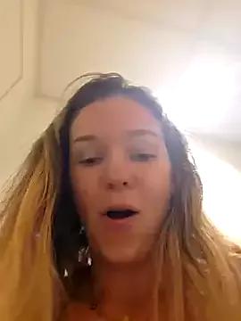 lucie_mehott from StripChat is Freechat