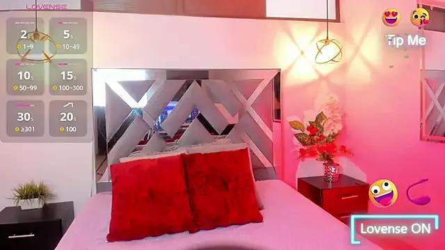 Lucy_Roouse from StripChat is Freechat