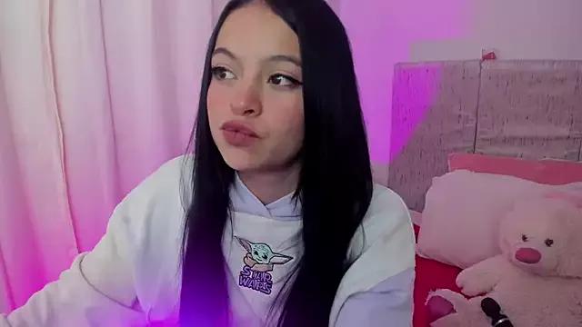 LucyEvans_ from StripChat is Freechat