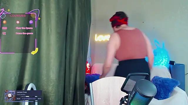 Girls and cam to cam: Watch as these sophisticated entertainers uncover their stunning costumes and curvaceous curves online!