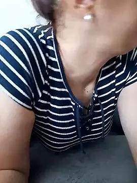 luna-69-37 from StripChat is Freechat