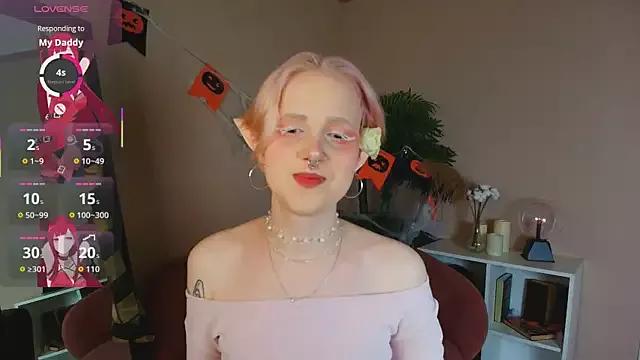 luna_son from StripChat is Freechat