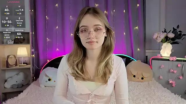 LunaDellicia from StripChat is Freechat