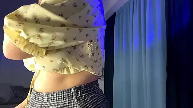 LunaMoonstar from StripChat is Freechat