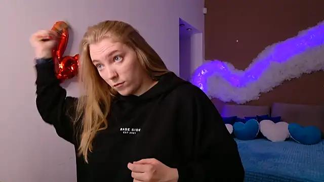LunaSloan from StripChat is Freechat