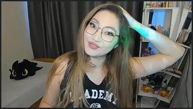 lyra_x from StripChat is Freechat