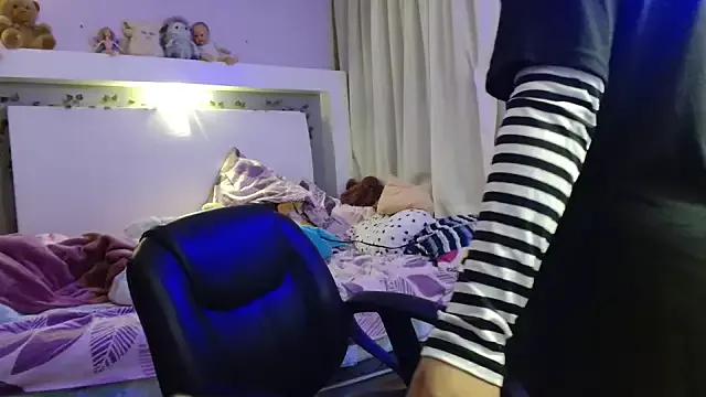 m0ondolly from StripChat is Freechat