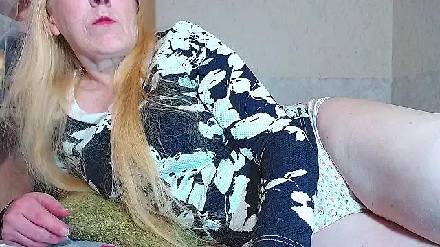 MadamBombShell from StripChat is Freechat
