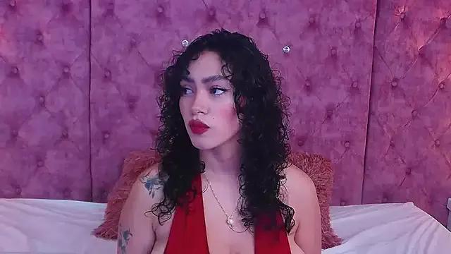 Photos of MaddisonBelucci from StripChat is Freechat