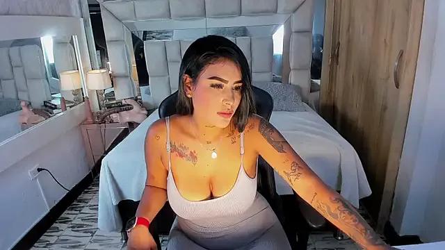 MaddyGray_ from StripChat is Freechat