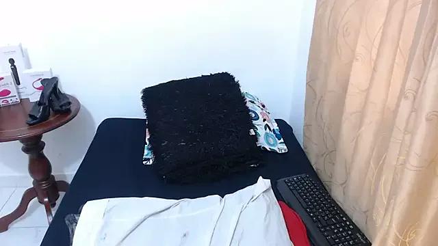 Maduragins_hot webcams show profile image 