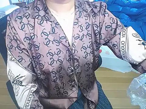 Makemypussysquirt-tsunami from StripChat is Freechat