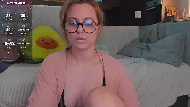 mallicia_chan from StripChat is Freechat