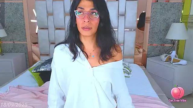 Mandy_Peaches from StripChat is Freechat
