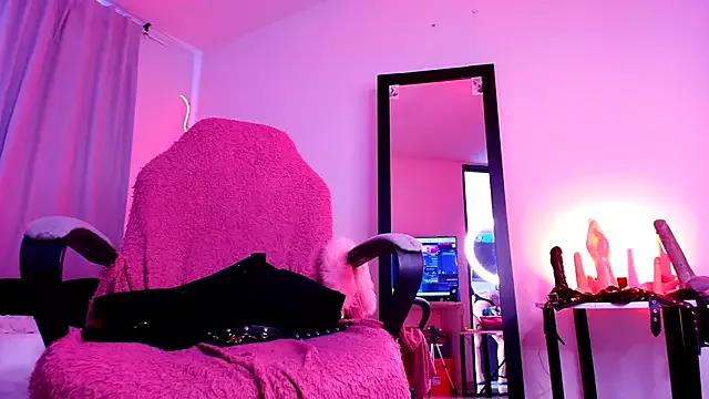 Girls and cam to cam: Watch as these sophisticated entertainers uncover their stunning costumes and curvaceous curves online!