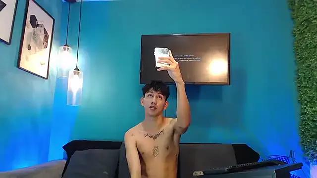 Marcus_and_Tony from StripChat is Freechat