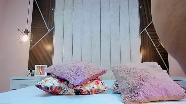 Girls and cam to cam: Watch as these sophisticated entertainers uncover their stunning costumes and curvaceous curves online!