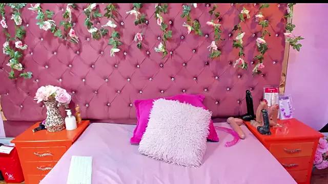 Girls and cam to cam: Watch as these sophisticated entertainers uncover their stunning costumes and curvaceous curves online!