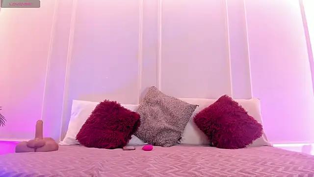Mariapettit from StripChat is Freechat