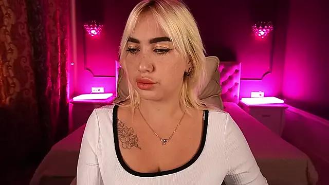 MariellaVV from StripChat is Freechat