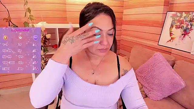 Girls and cam to cam: Watch as these sophisticated entertainers uncover their stunning costumes and curvaceous curves online!
