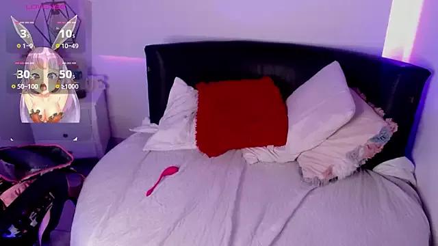 Girls and cam to cam: Watch as these sophisticated entertainers uncover their stunning costumes and curvaceous curves online!