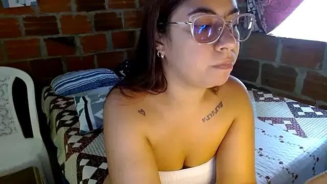 Mary_Pompis from StripChat is Freechat