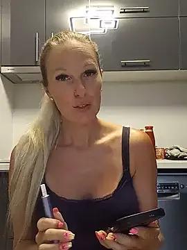Photos of MaviePearl from StripChat is Freechat