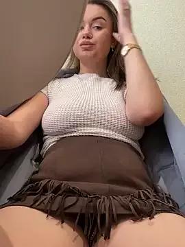 Girls and cam to cam: Watch as these sophisticated entertainers uncover their stunning costumes and curvaceous curves online!