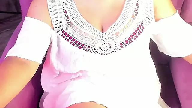 MayaAhuja from StripChat is Freechat